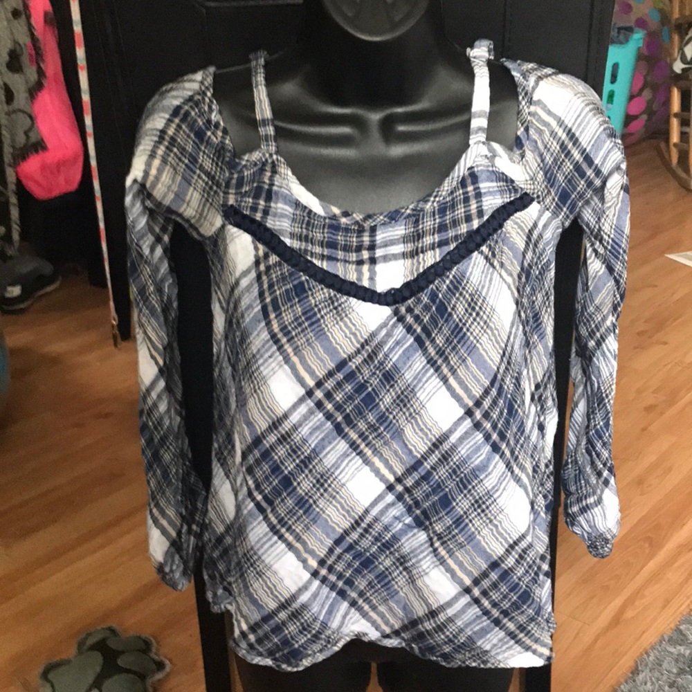 Jessica Simpson off shoulder top
